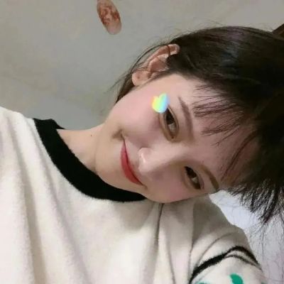 游客拍到杨幂造型风筝在西湖上空飞
