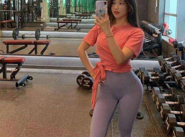 “长大了我也要像你一样”震区的她拿话筒说出新年愿望