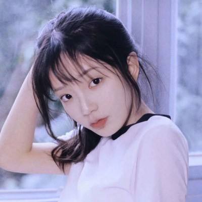 泉州一小学生走廊上甩手无意碰触老师 被脚踢后揪进教室县教育局：已解聘涉事教师