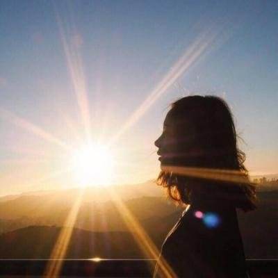上了年纪男人的眉毛突然变长,代表什么?医生:多半与3原因有关